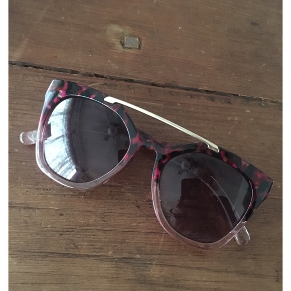 Betsey Johnson magenta tortoise aviators - Picture 3 of 4